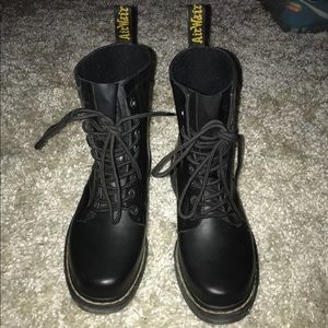 Dr. Martens Shoes - Dr. Marten’s- Airwalk Dr. Martens Shoes - Dr. Marten’s- Airwalk